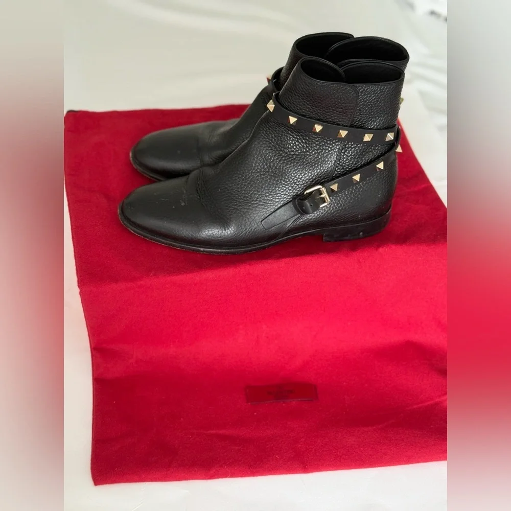 Valentino Garavani Black Leather Boots women  size 38